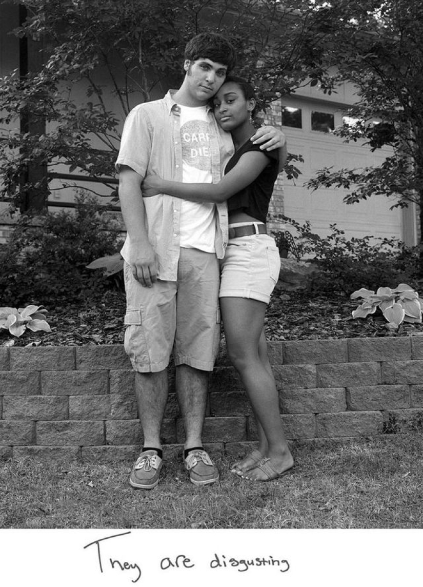 Parejas que están en matrimonios interraciales, y declaraciones maliciosas dirigidas a ellas
