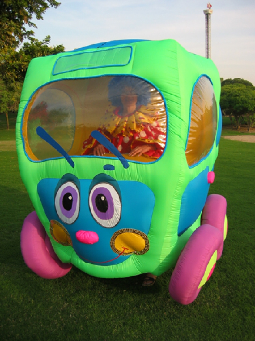 Pasó por alto la ley en ruso: en Vladivostok, los muchachos fingieron ser un autobús en un puente cerrado a los peatones