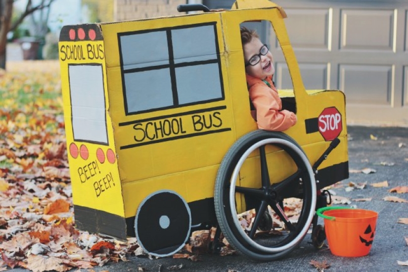 Pasó por alto la ley en ruso: en Vladivostok, los muchachos fingieron ser un autobús en un puente cerrado a los peatones