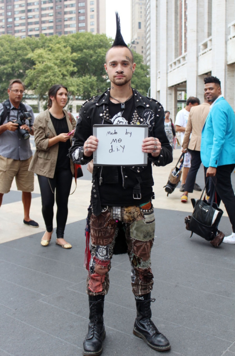 People on the streets of New York admitted how much their clothes cost People on the streets of New York admitted how much their clothes cost