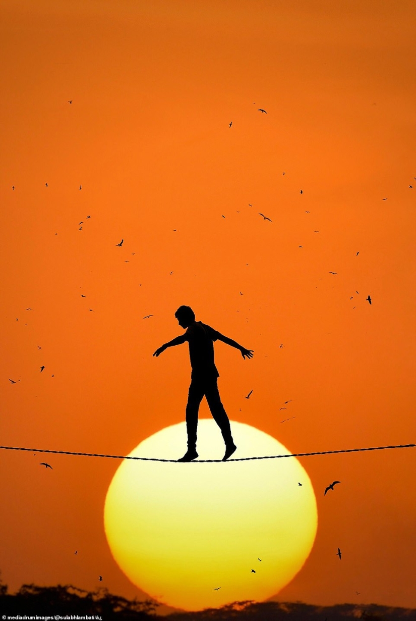 Photographer manipulates the sky to create stunning optical illusion shots Photographer manipulates the sky to create stunning optical illusion shots