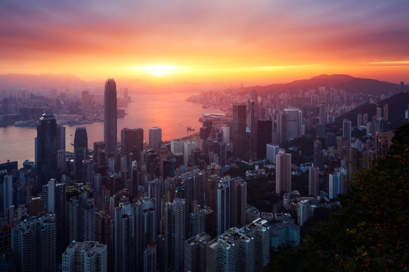Photographer spent 3 years traveling the world to catch the sun