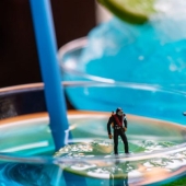 Photographer transforms everyday objects into compelling miniature worlds Photographer transforms everyday objects into compelling miniature worlds