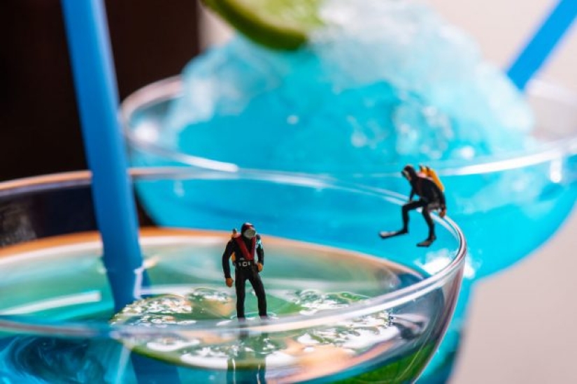 Photographer transforms everyday objects into compelling miniature worlds Photographer transforms everyday objects into compelling miniature worlds