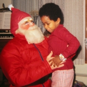 Photos with Santa Claus from the past that will make this man with a cotton wool beard afraid
