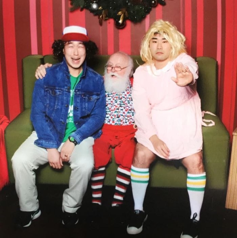 Photos with Santa from year to year: friends have been photographed in different images since 2006