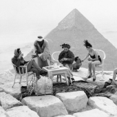 Picnic on the pyramids: tourists in Giza during the British occupation