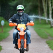 Piss the intruder! British police armed with water pistols Piss the intruder! British police armed with water pistols