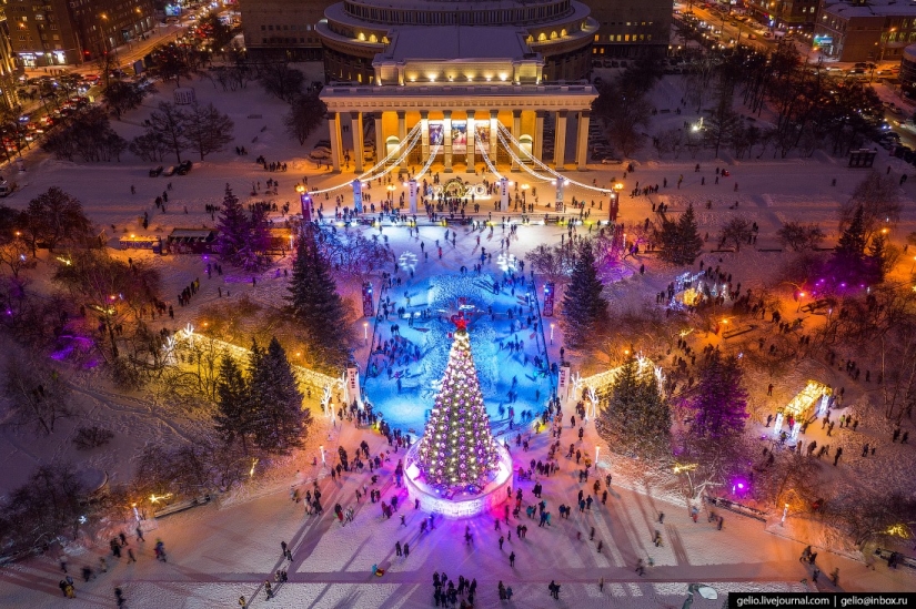 Pista de patinaje de la ciudad de Novosibirsk de forma controvertida