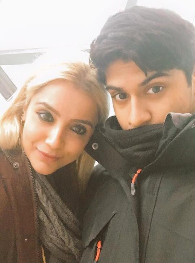 Plastic surgery, genetics or unknown secrets of youth? 40-year-old mom looks better than modern schoolgirls Plastic surgery, genetics or unknown secrets of youth? 40-year-old mom looks better than modern schoolgirls