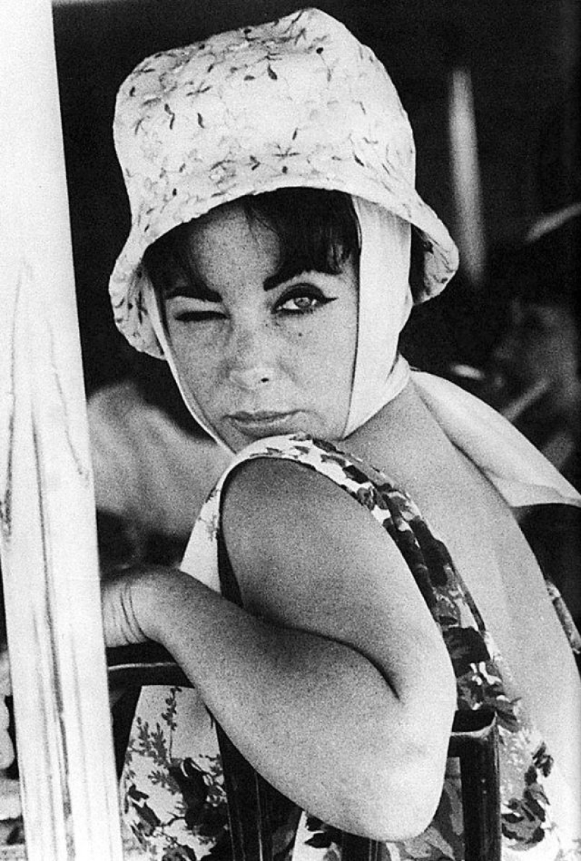 Playful, sly and perky: 20 vintage celebrities who wink at the camera Playful, sly and perky: 20 vintage celebrities who wink at the camera