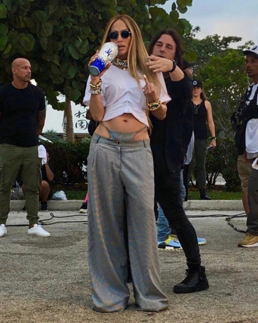 Playful thongs: the naughty fashion of the 90s is back
