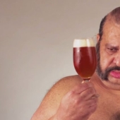 "¿Podemos rodar?": en Estados Unidos, repartidores de cerveza rescataron a un hombre que iba a saltar de un puente