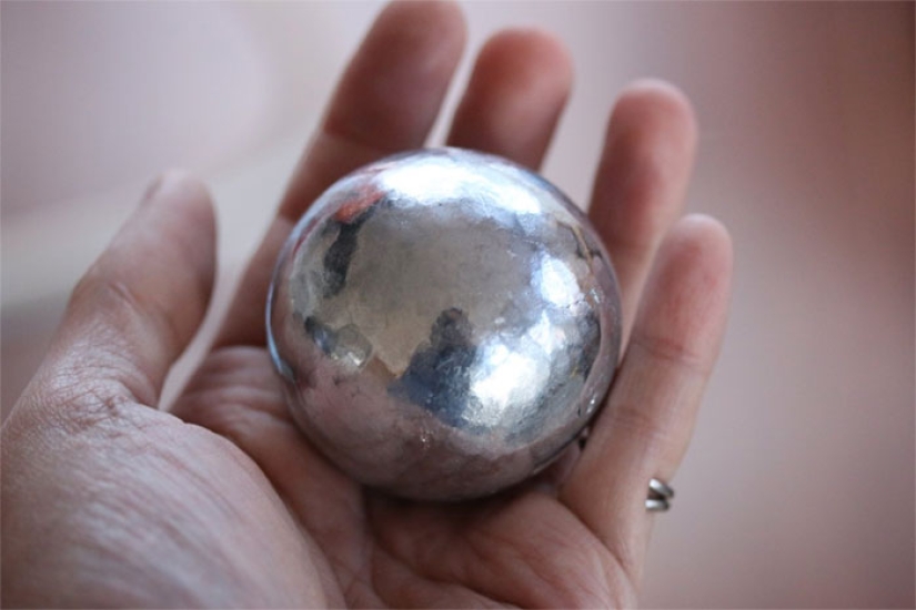 Polish Me Completely: Japanese turn aluminum foil balls into shiny perfection