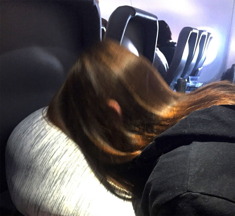 Popodushka es una almohada en forma de nalgas femeninas fuertes Popodushka es una almohada en forma de nalgas femeninas fuertes