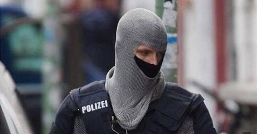 Por qué los policías alemanes usan cota de malla de acero