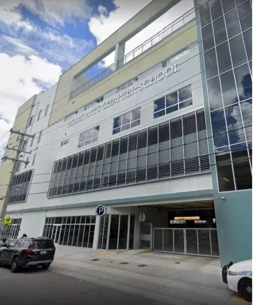 Prohíben a un profesor de literatura lujurioso trabajar en la escuela después de tener relaciones sexuales con un estudiante de 15 años