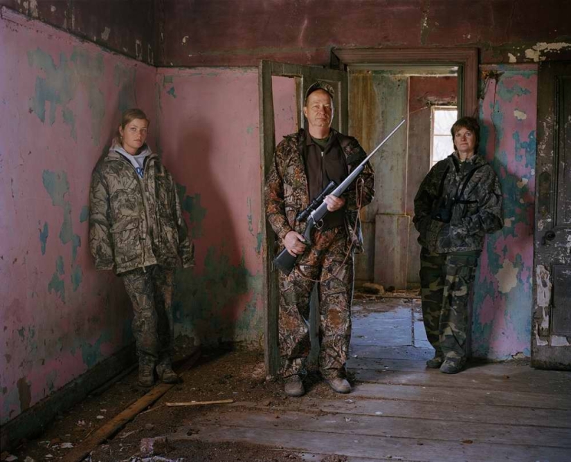 Provocativa foto del proyecto "Cazadores y presas"