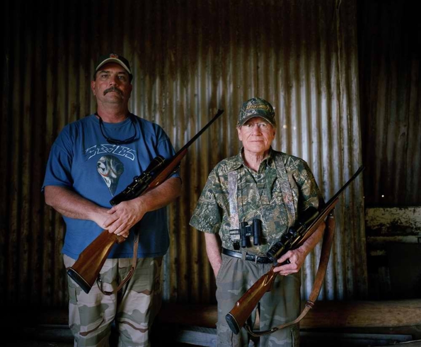 Provocativa foto del proyecto "Cazadores y presas"