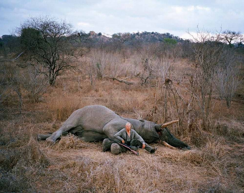 Provocativa foto del proyecto "Cazadores y presas"