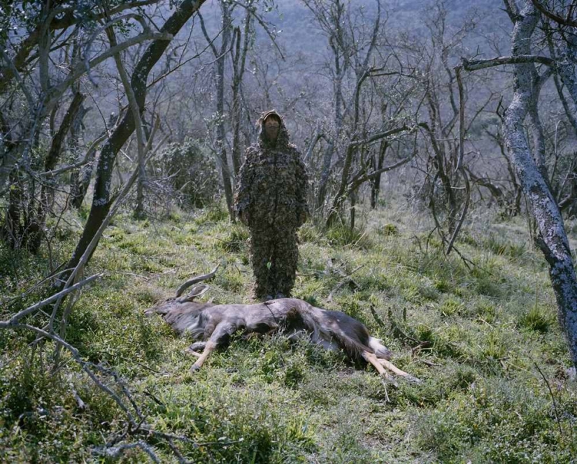 Provocativa foto del proyecto "Cazadores y presas"