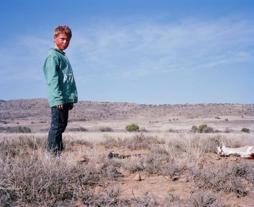 Provocative photo project "Hunters and prey"