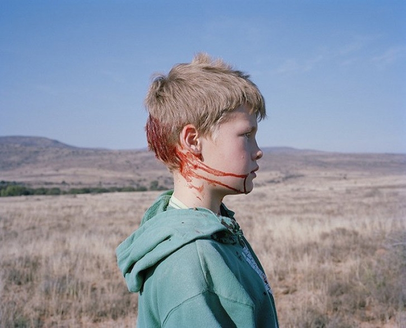 Provocative photo project "Hunters and prey"