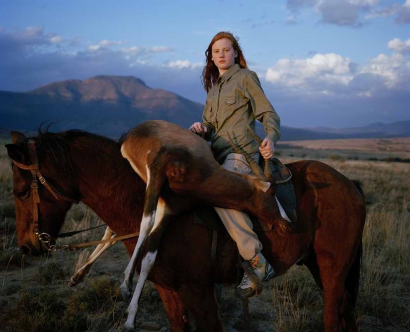Provocative photo project "Hunters and prey"