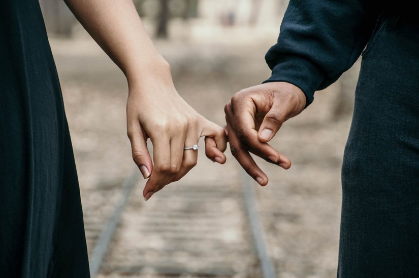 ¿Qué hacer si el esposo coquetea con colegas en el trabajo?
