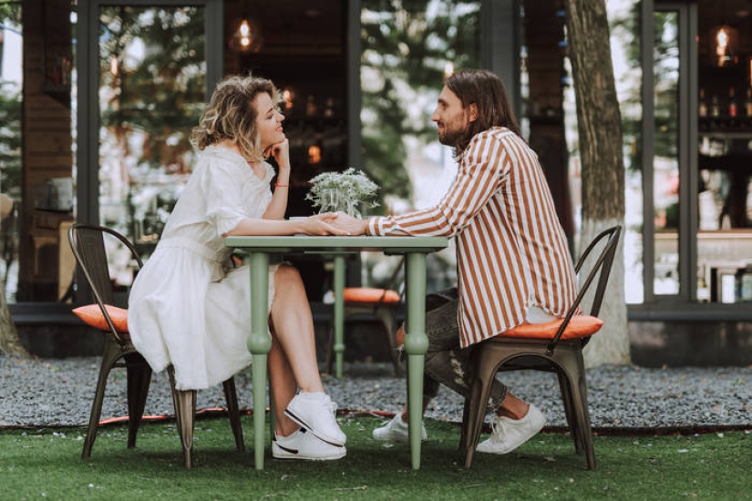 ¿Qué hacer si el esposo coquetea con colegas en el trabajo?