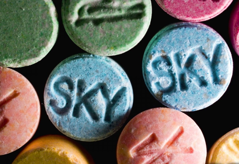 Qué le Hacen al Cerebro las 9 Sustancias Nocivas Más Populares, como el Alcohol, el LSD y la Cafeína