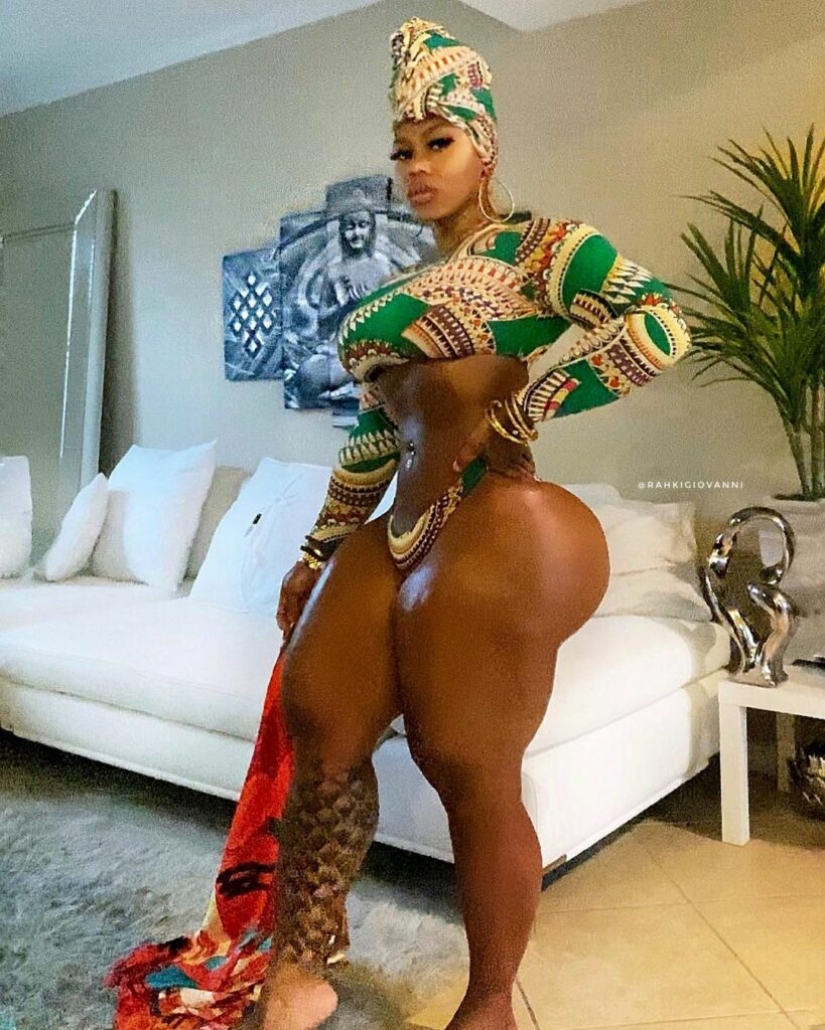 Rahi Giovanni is a centaur girl with huge hips