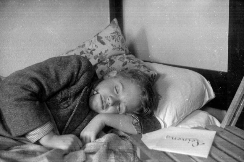 Rare pictures of the British special operation to save children during the Holocaust Rare pictures of the British special operation to save children during the Holocaust