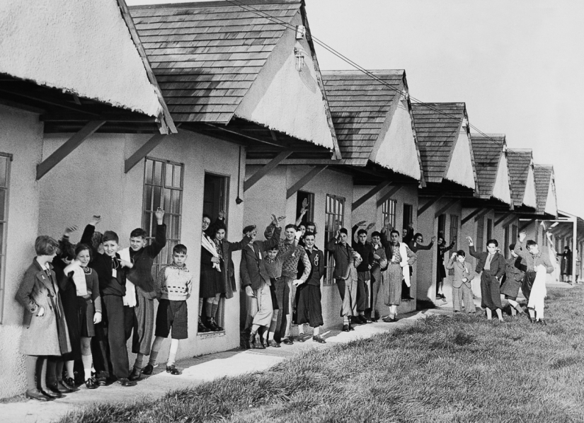 Rare pictures of the British special operation to save children during the Holocaust Rare pictures of the British special operation to save children during the Holocaust