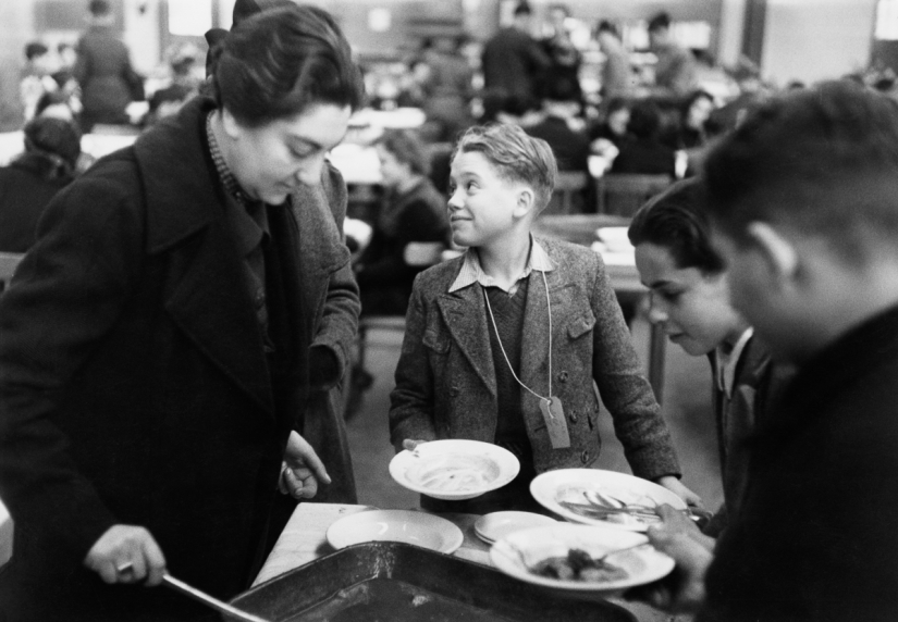 Rare pictures of the British special operation to save children during the Holocaust Rare pictures of the British special operation to save children during the Holocaust