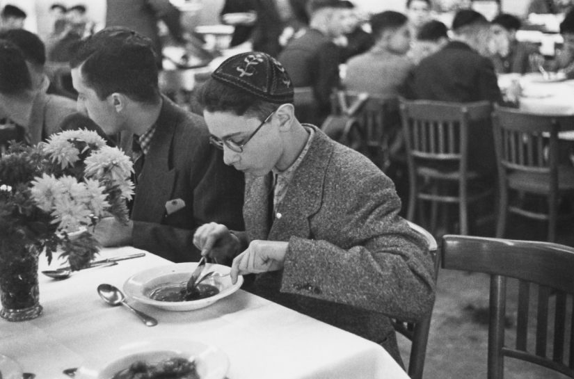 Rare pictures of the British special operation to save children during the Holocaust Rare pictures of the British special operation to save children during the Holocaust