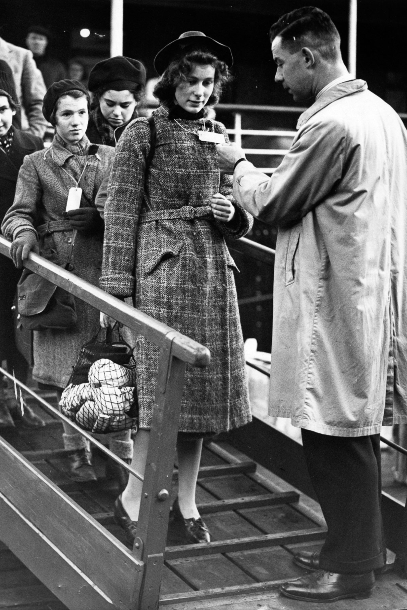 Rare pictures of the British special operation to save children during the Holocaust Rare pictures of the British special operation to save children during the Holocaust