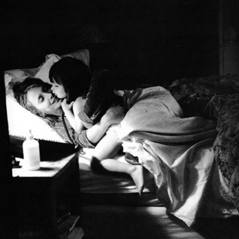 Real female beauty in the photo series "Women before 10 am" Real female beauty in the photo series "Women before 10 am"