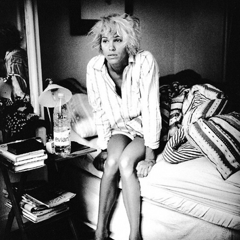 Real female beauty in the photo series "Women before 10 am" Real female beauty in the photo series "Women before 10 am"