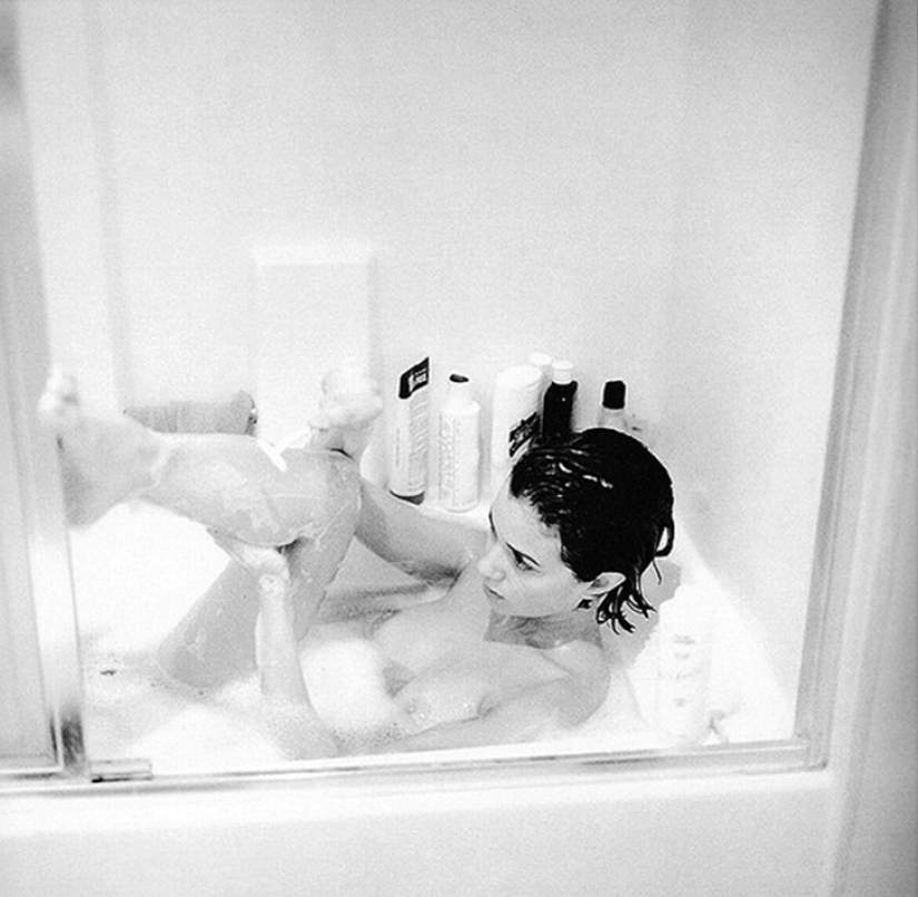 Real female beauty in the photo series "Women before 10 am" Real female beauty in the photo series "Women before 10 am"