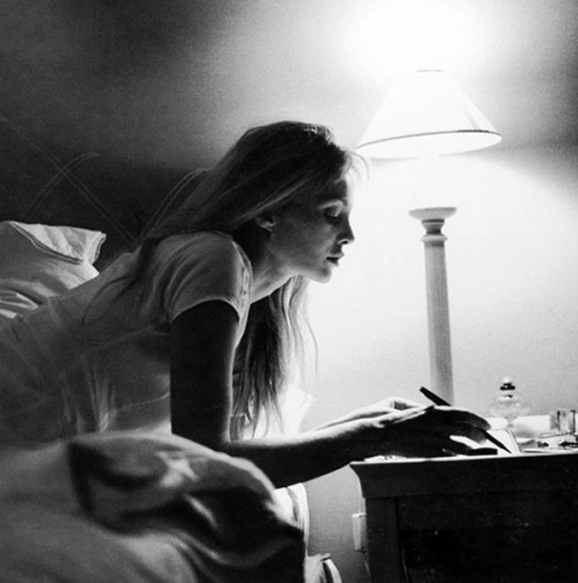 Real female beauty in the photo series "Women before 10 am" Real female beauty in the photo series "Women before 10 am"