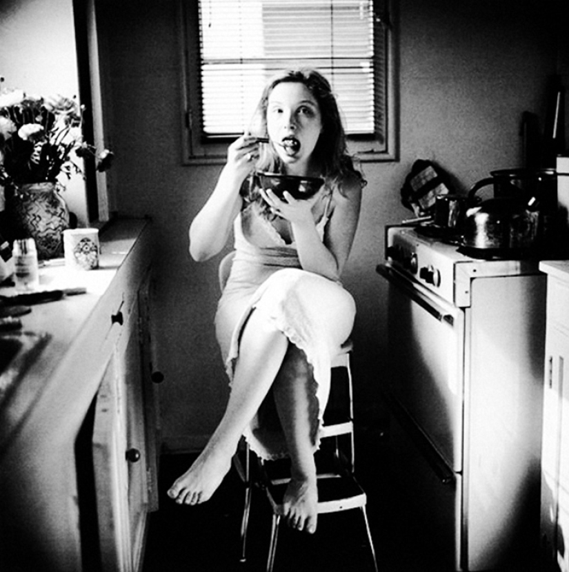 Real female beauty in the photo series "Women before 10 am" Real female beauty in the photo series "Women before 10 am"