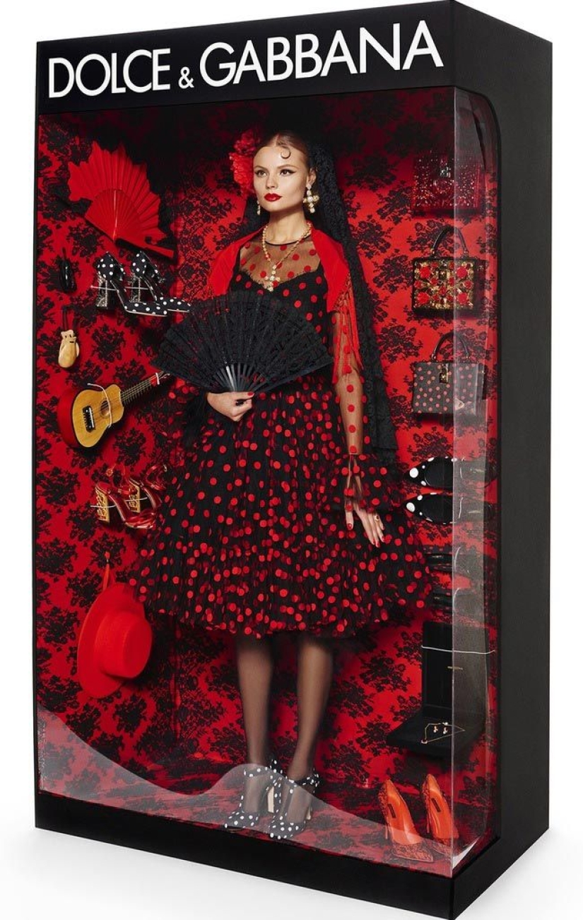 Real models turned into plastic Barbie dolls Real models turned into plastic Barbie dolls