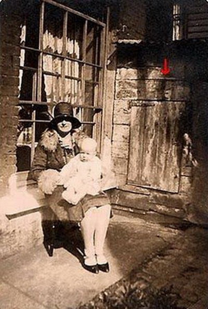 ¿Realidad o un defecto de película? Las fotos de fantasmas más famosas