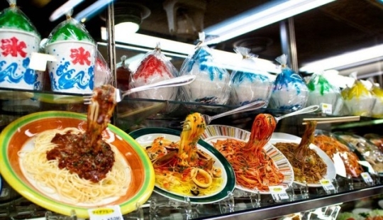 Realistic dummies of dishes in Japanese restaurants