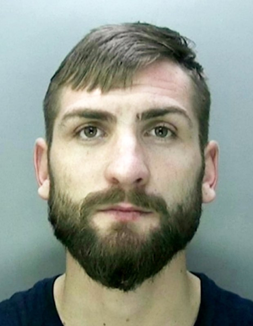 Records in Romanian: pickpocket stole 53 phones in one evening using a swimsuit Records in Romanian: pickpocket stole 53 phones in one evening using a swimsuit