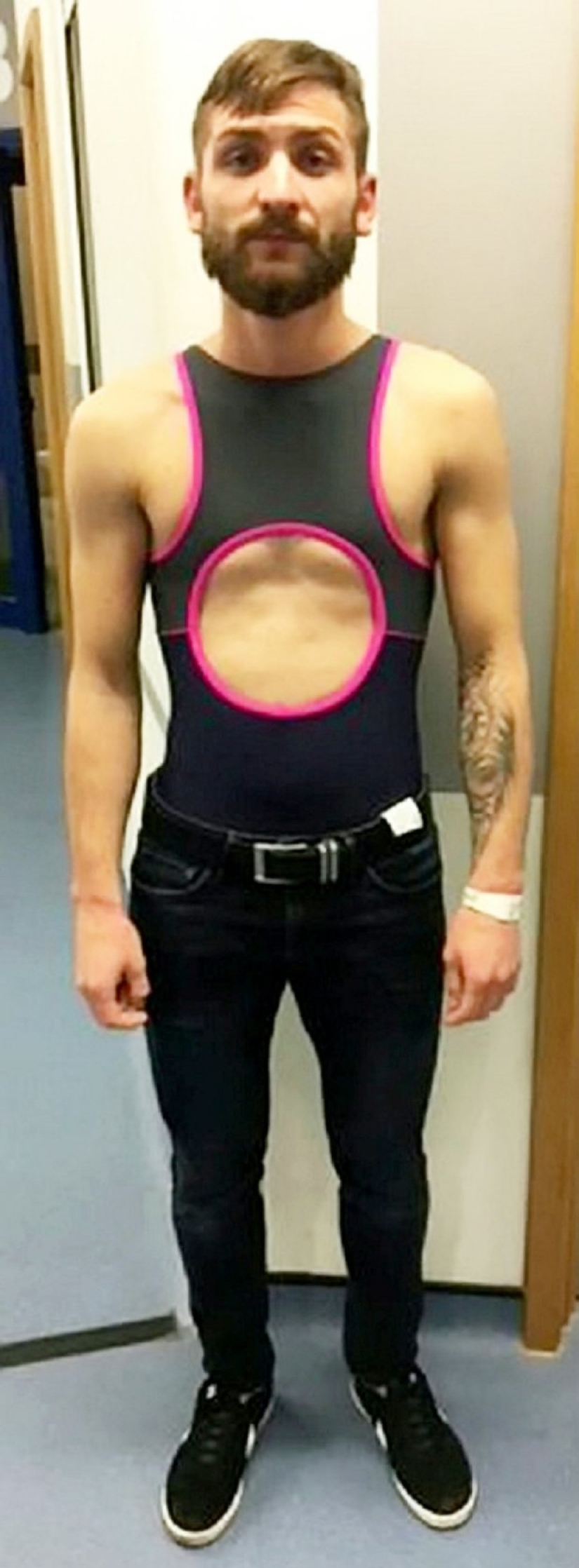 Records in Romanian: pickpocket stole 53 phones in one evening using a swimsuit Records in Romanian: pickpocket stole 53 phones in one evening using a swimsuit