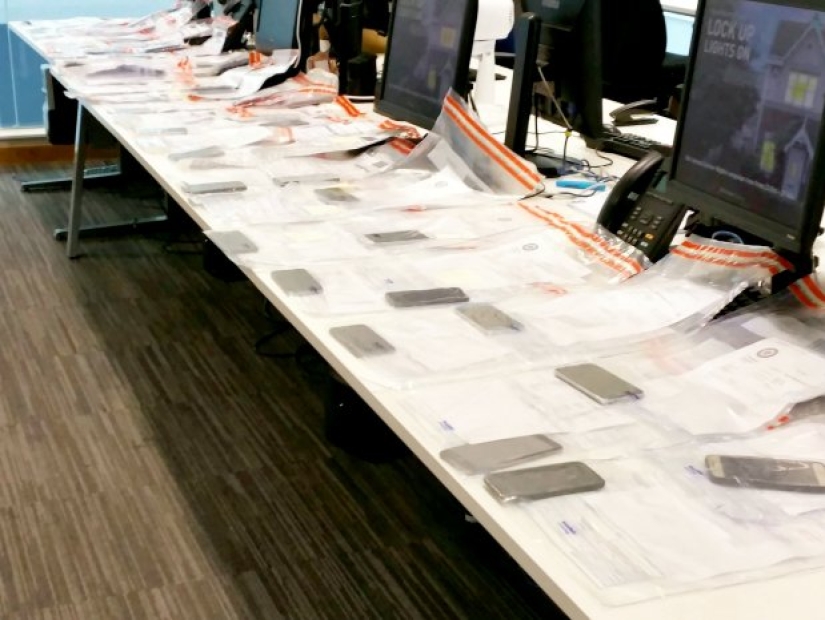 Records in Romanian: pickpocket stole 53 phones in one evening using a swimsuit Records in Romanian: pickpocket stole 53 phones in one evening using a swimsuit