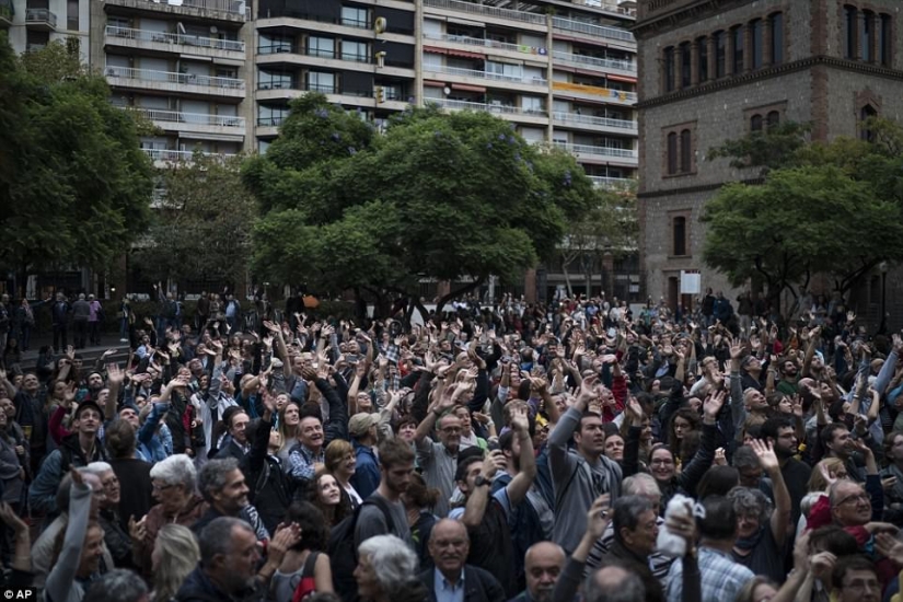 Referéndum de Cataluña: represión policial de los votantes