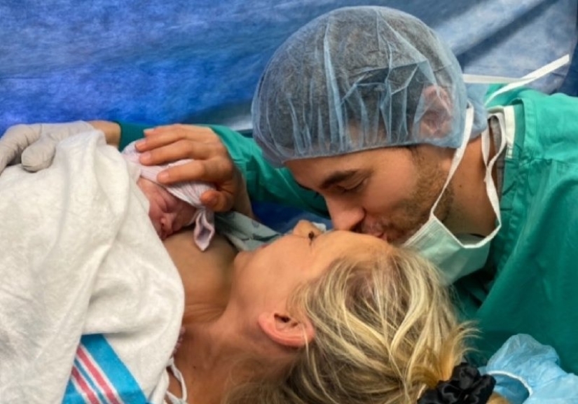 Reposición en la familia de las estrellas: Anna Kournikova y Enrique Iglesias tienen una hija Reposición en la familia de las estrellas: Anna Kournikova y Enrique Iglesias tienen una hija